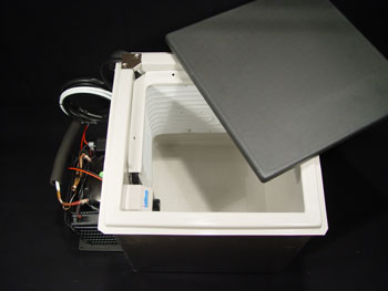 Isotherm BI40 Einbaukühlbox 12/24V - zum Schließen ins Bild klicken